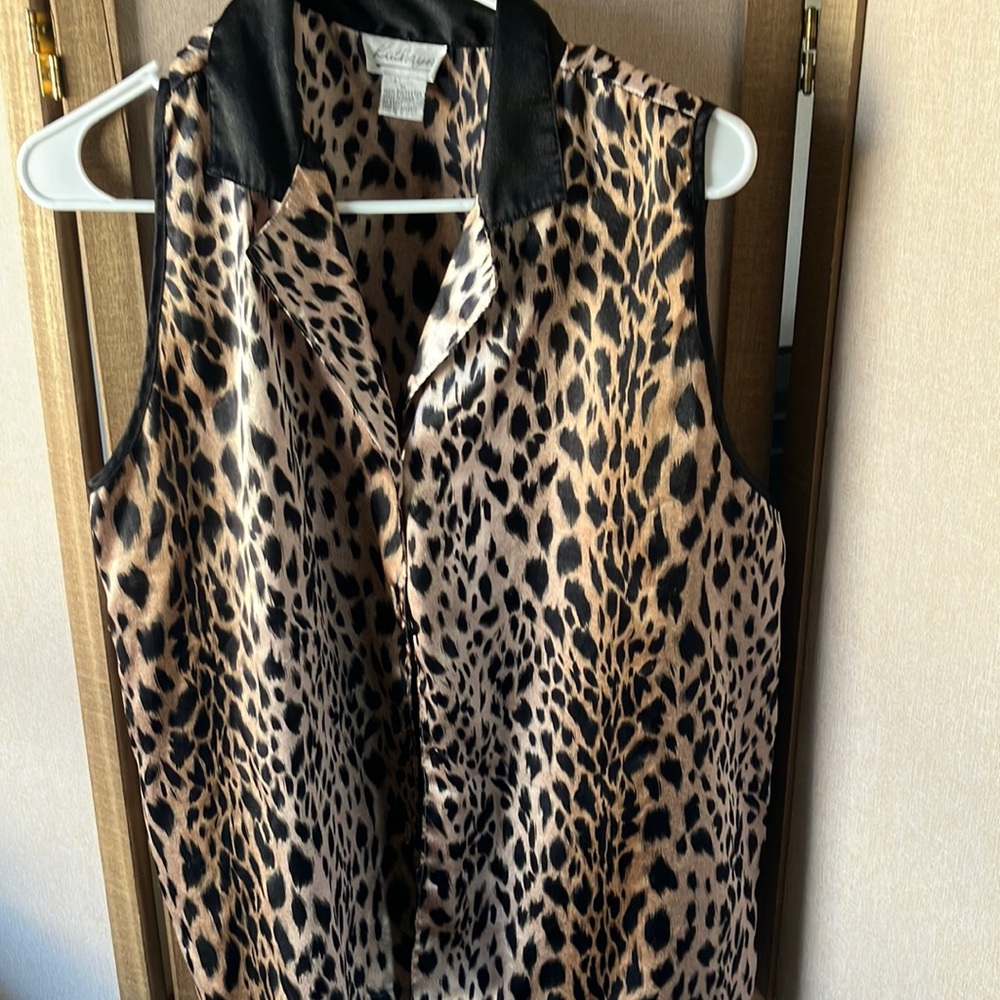 FINAL MARKDOWN Kathryn Leopard Print Top with Black Trim xl